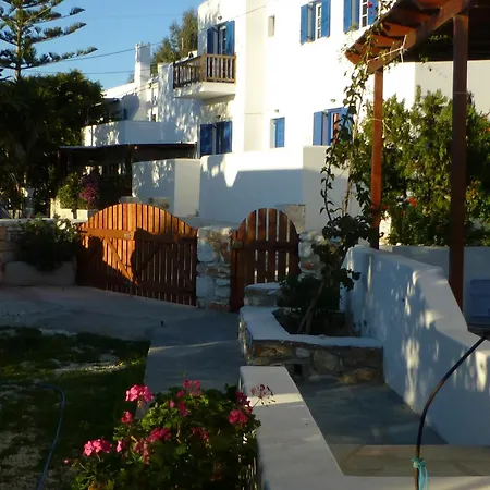 - Paros, Vassilia - 3 * Alikí
