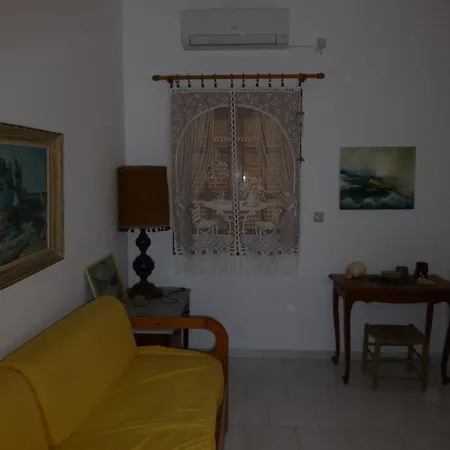 - Paros, Vassilia - 3 * Alikí